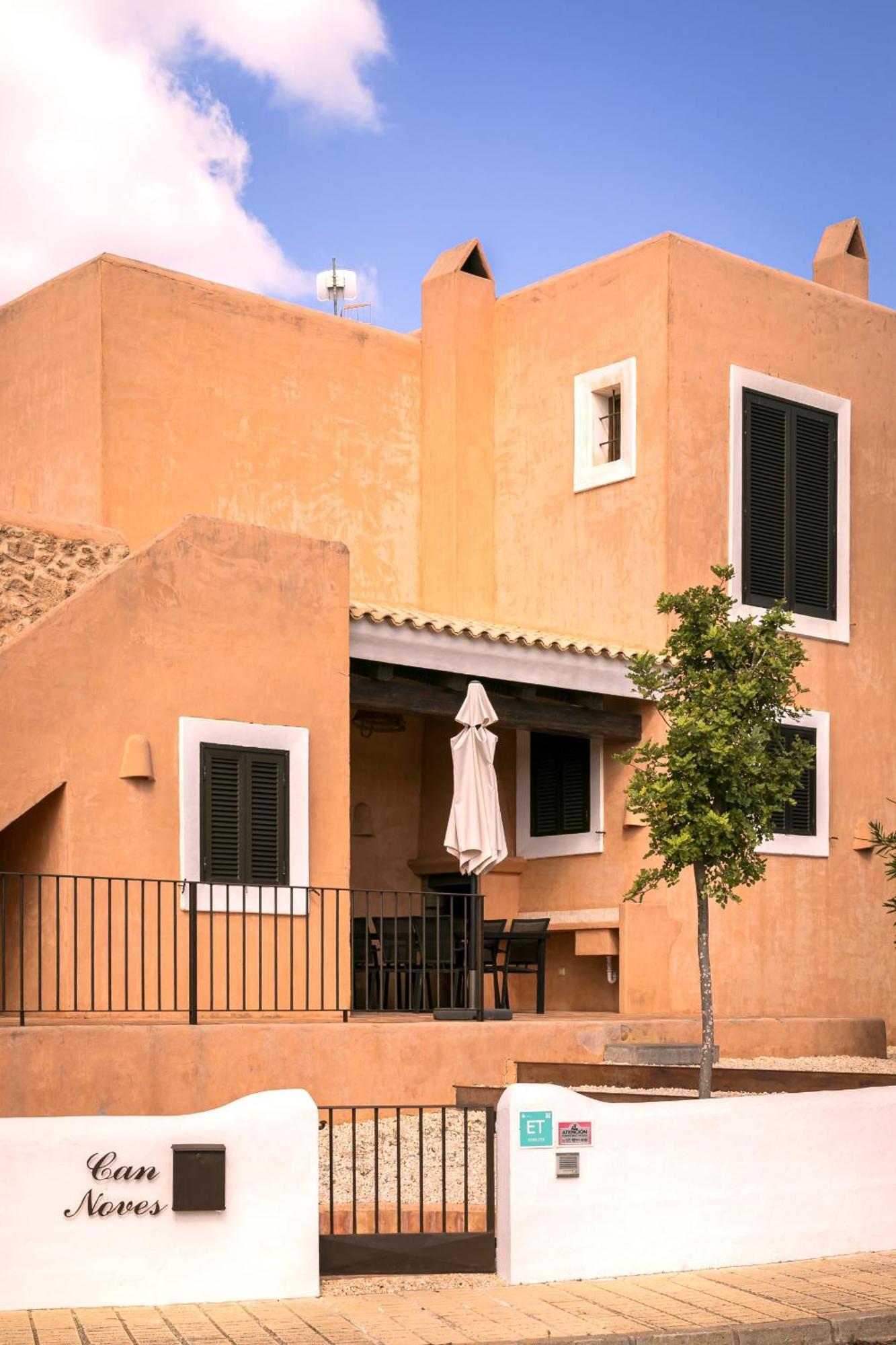 Noves - De 4 *